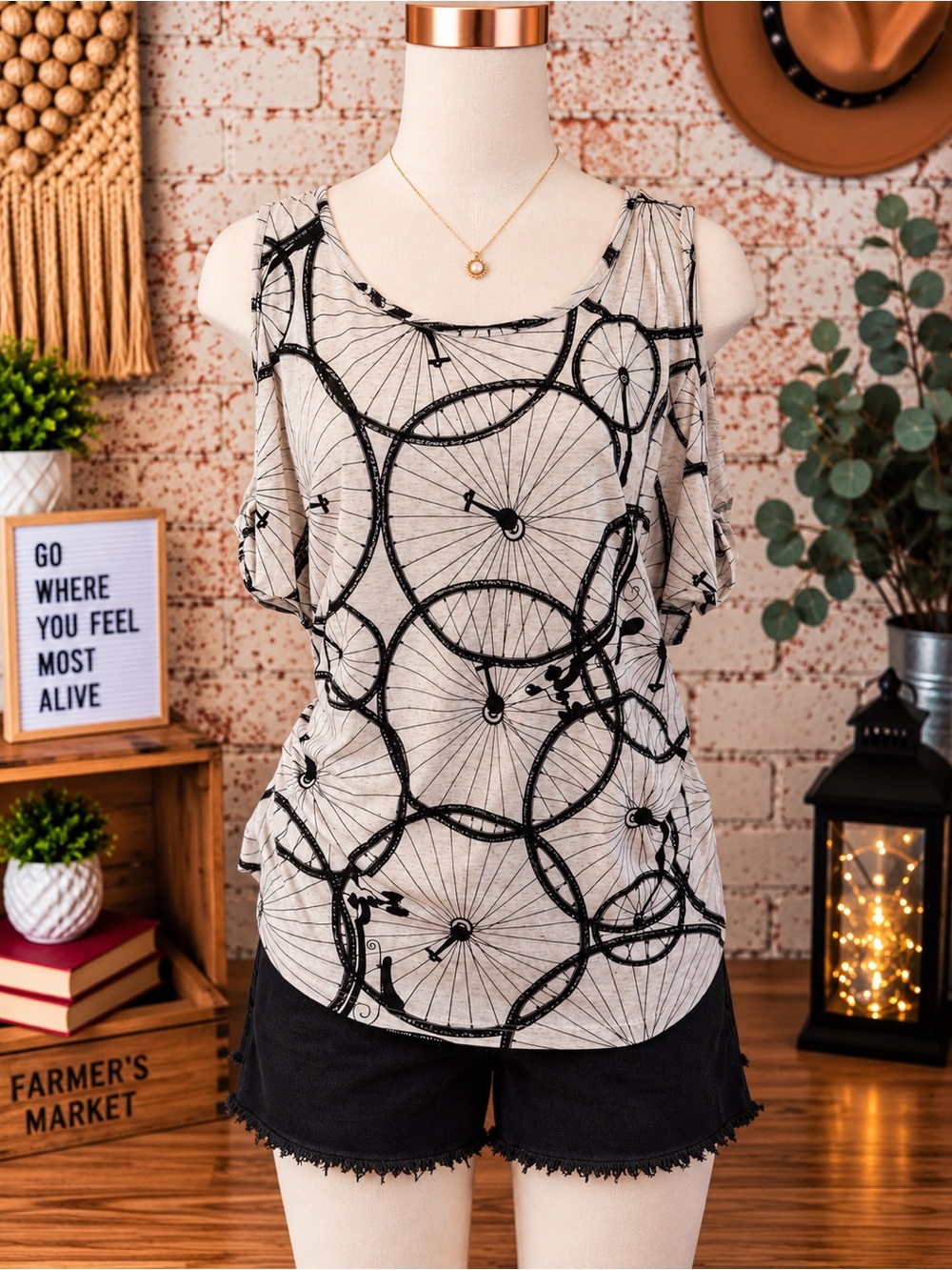 NWT. Women’s. Wheel Print Top